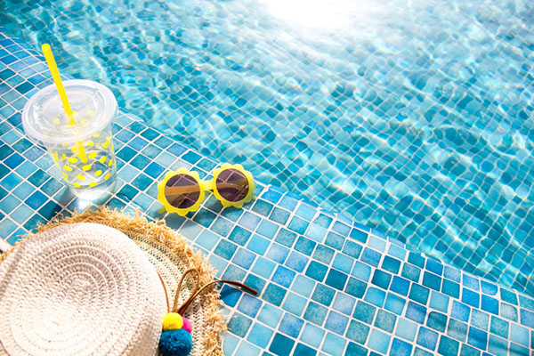 Summer vacation concept. Stylish yellow sunglasses, hat and fresh cocktail.